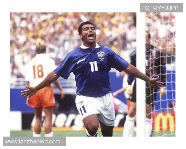 世界杯中那些在球场上避开足球框的传奇球星与精彩瞬间回顾